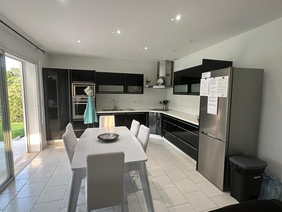 فيلا Petite Maisonette Adossee Mais Independante Avec Piscine Peymeinade المظهر الخارجي الصورة