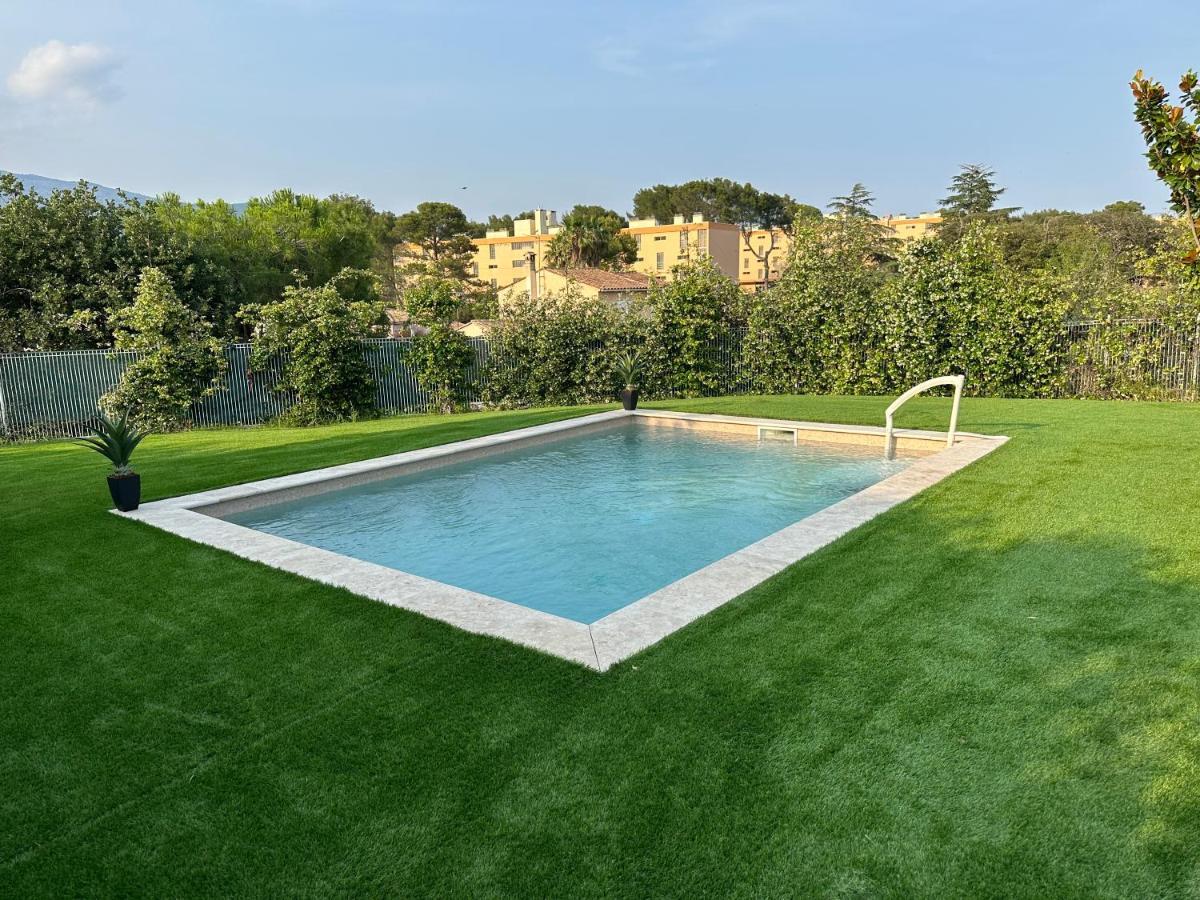 فيلا Petite Maisonette Adossee Mais Independante Avec Piscine Peymeinade المظهر الخارجي الصورة