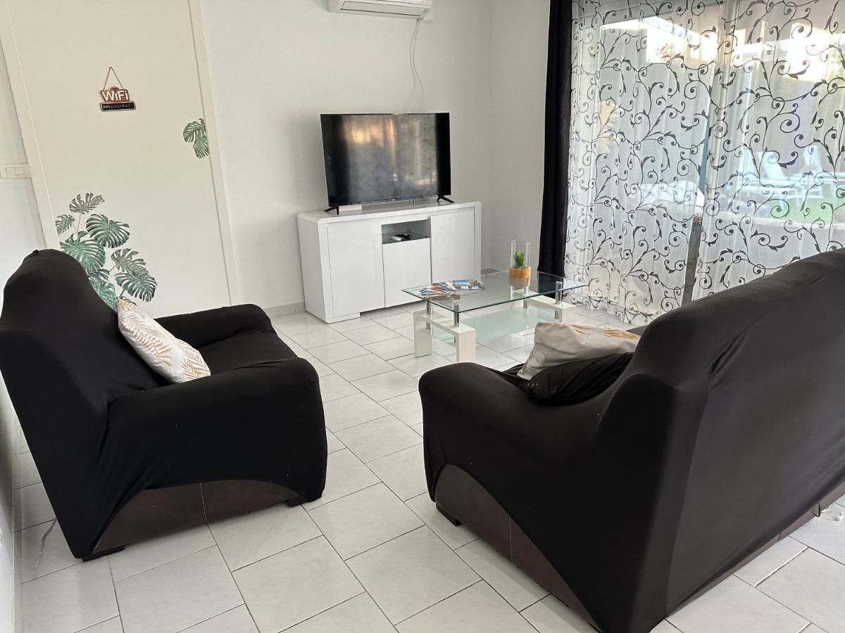 فيلا Petite Maisonette Adossee Mais Independante Avec Piscine Peymeinade المظهر الخارجي الصورة